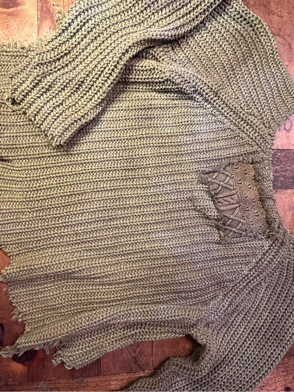 heavily distressed burnished sweater - Picture 11 of 12